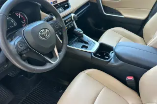 Toyota RAV4 2025 AWD XLE Premium 4dr SUV