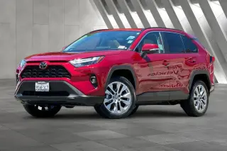 Toyota RAV4 2025 AWD XLE Premium 4dr SUV