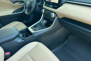 Toyota RAV4 2025 AWD XLE Premium 4dr SUV