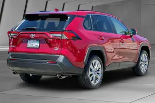 Toyota RAV4 2025 AWD XLE Premium 4dr SUV