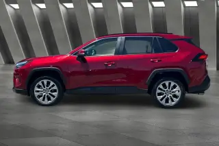 Toyota RAV4 2025 AWD XLE Premium 4dr SUV