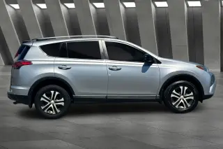 Toyota RAV4 2017 AWD LE 4dr SUV