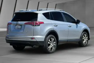 Toyota RAV4 2017 AWD LE 4dr SUV