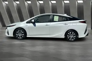 Toyota Prius Prime 2022 XLE 4dr Hatchback