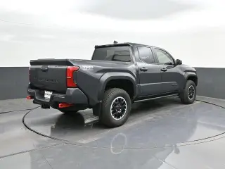 Toyota Tacoma 2024 4x4 TRD Off-Road 4dr Double Cab 5.0 ft SB 8A