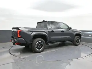 Toyota Tacoma 2024 4x4 TRD Off-Road 4dr Double Cab 5.0 ft SB 8A