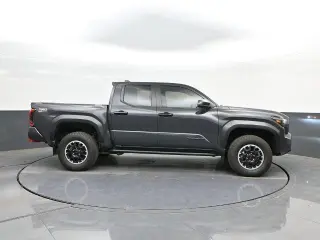 Toyota Tacoma 2024 4x4 TRD Off-Road 4dr Double Cab 5.0 ft SB 8A