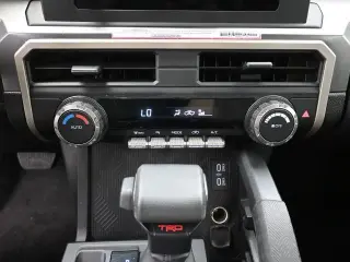 Toyota Tacoma 2024 4x4 TRD Off-Road 4dr Double Cab 5.0 ft SB 8A