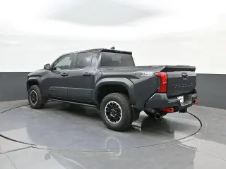 Toyota Tacoma 2024 4x4 TRD Off-Road 4dr Double Cab 5.0 ft SB 8A