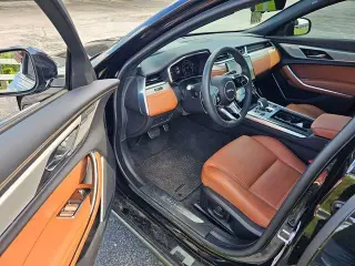 Jaguar XF 2024 AWD P300 R-Dynamic SE 4dr Sedan