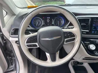 Chrysler Pacifica 2017 Limited 4dr Mini-Van