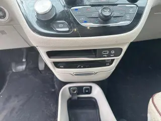 Chrysler Pacifica 2017 Limited 4dr Mini-Van