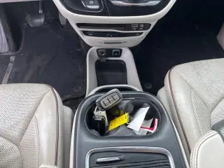 Chrysler Pacifica 2017 Limited 4dr Mini-Van