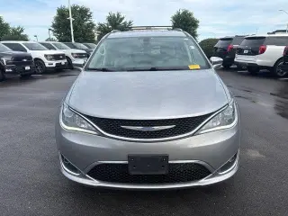 Chrysler Pacifica 2017 Limited 4dr Mini-Van