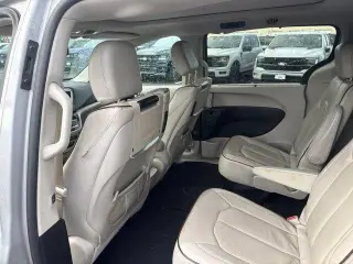 Chrysler Pacifica 2017 Limited 4dr Mini-Van