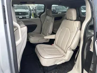 Chrysler Pacifica 2017 Limited 4dr Mini-Van