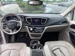 Chrysler Pacifica 2017 Limited 4dr Mini-Van
