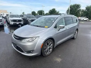 Chrysler Pacifica 2017 Limited 4dr Mini-Van