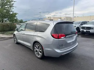Chrysler Pacifica 2017 Limited 4dr Mini-Van