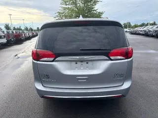 Chrysler Pacifica 2017 Limited 4dr Mini-Van