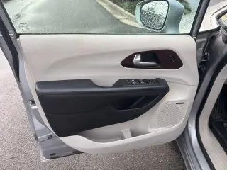 Chrysler Pacifica 2017 Limited 4dr Mini-Van