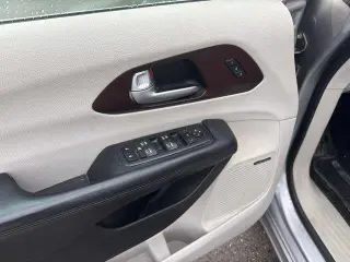 Chrysler Pacifica 2017 Limited 4dr Mini-Van