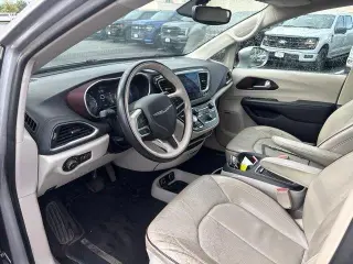 Chrysler Pacifica 2017 Limited 4dr Mini-Van