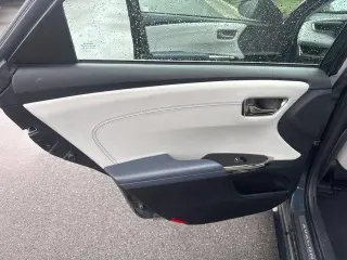 Toyota Avalon Hybrid 2015 Limited 4dr Sedan