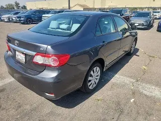 Toyota Corolla 2012 S 4dr Sedan 5M