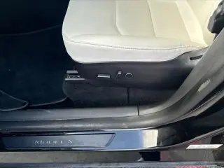 Tesla Model Y 2022 AWD Performance 4dr Crossover