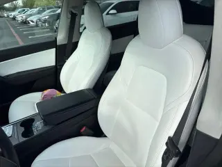 Tesla Model Y 2022 AWD Performance 4dr Crossover