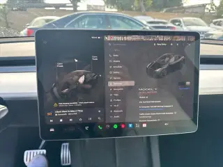 Tesla Model Y 2022 AWD Performance 4dr Crossover