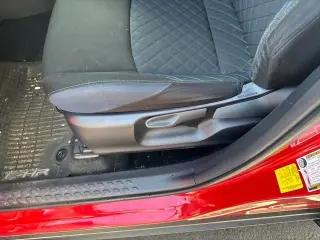 Toyota C-HR 2020 XLE 4dr Crossover