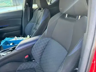 Toyota C-HR 2020 XLE 4dr Crossover