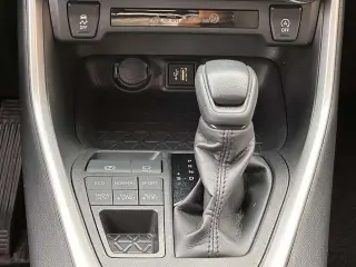 Toyota RAV4 2025 AWD XLE 4dr SUV