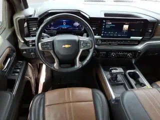 Chevrolet Silverado 1500 2023 4x4 High Country 4dr Crew Cab 5.8 ft. SB