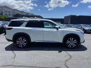 Nissan Pathfinder 2024 AWD Platinum 4dr SUV
