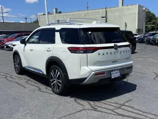 Nissan Pathfinder 2024 AWD Platinum 4dr SUV