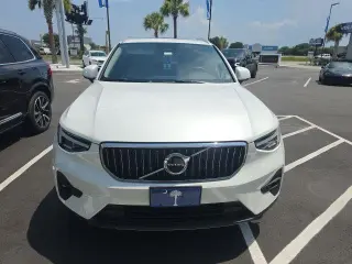 Volvo XC40 2023 AWD B5 Plus Bright Theme 4dr SUV