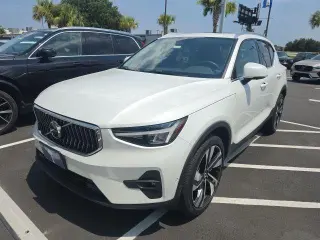 Volvo XC40 2023 AWD B5 Plus Bright Theme 4dr SUV
