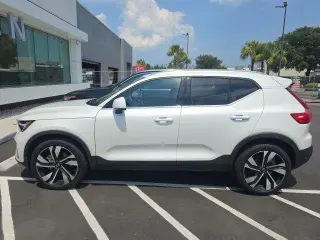 Volvo XC40 2023 AWD B5 Plus Bright Theme 4dr SUV