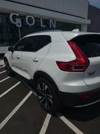 Volvo XC40 2023 AWD B5 Plus Bright Theme 4dr SUV