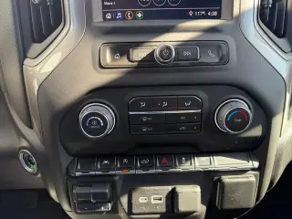 Chevrolet Silverado 1500 2024 4x2 Custom 4dr Crew Cab 5.8 ft. SB