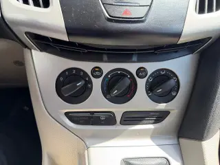 Ford Focus 2012 SE 4dr Hatchback