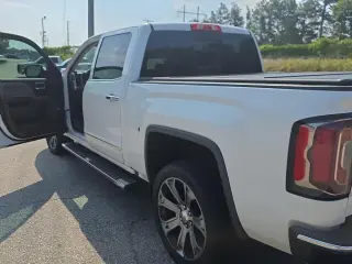 GMC Sierra 1500 2017 4x4 SLT 4dr Crew Cab 5.8 ft. SB