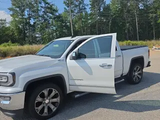 GMC Sierra 1500 2017 4x4 SLT 4dr Crew Cab 5.8 ft. SB