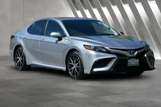 Toyota Camry Hybrid 2023 SE 4dr Sedan