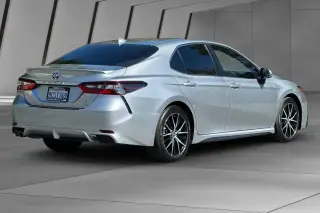 Toyota Camry Hybrid 2023 SE 4dr Sedan