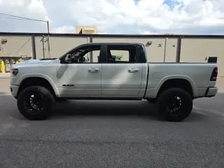 Ram 1500 2021 4x4 Laramie 4dr Crew Cab 5.6 ft. SB Pickup