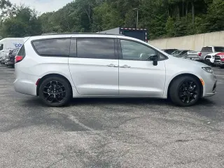 Chrysler Pacifica 2024 Touring L 4dr Mini-Van
